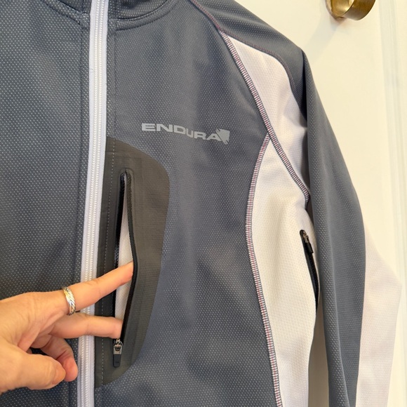 Endura Womens XS Gray and White Fleece Lined Cycling Jacket - Picture 5 of 14